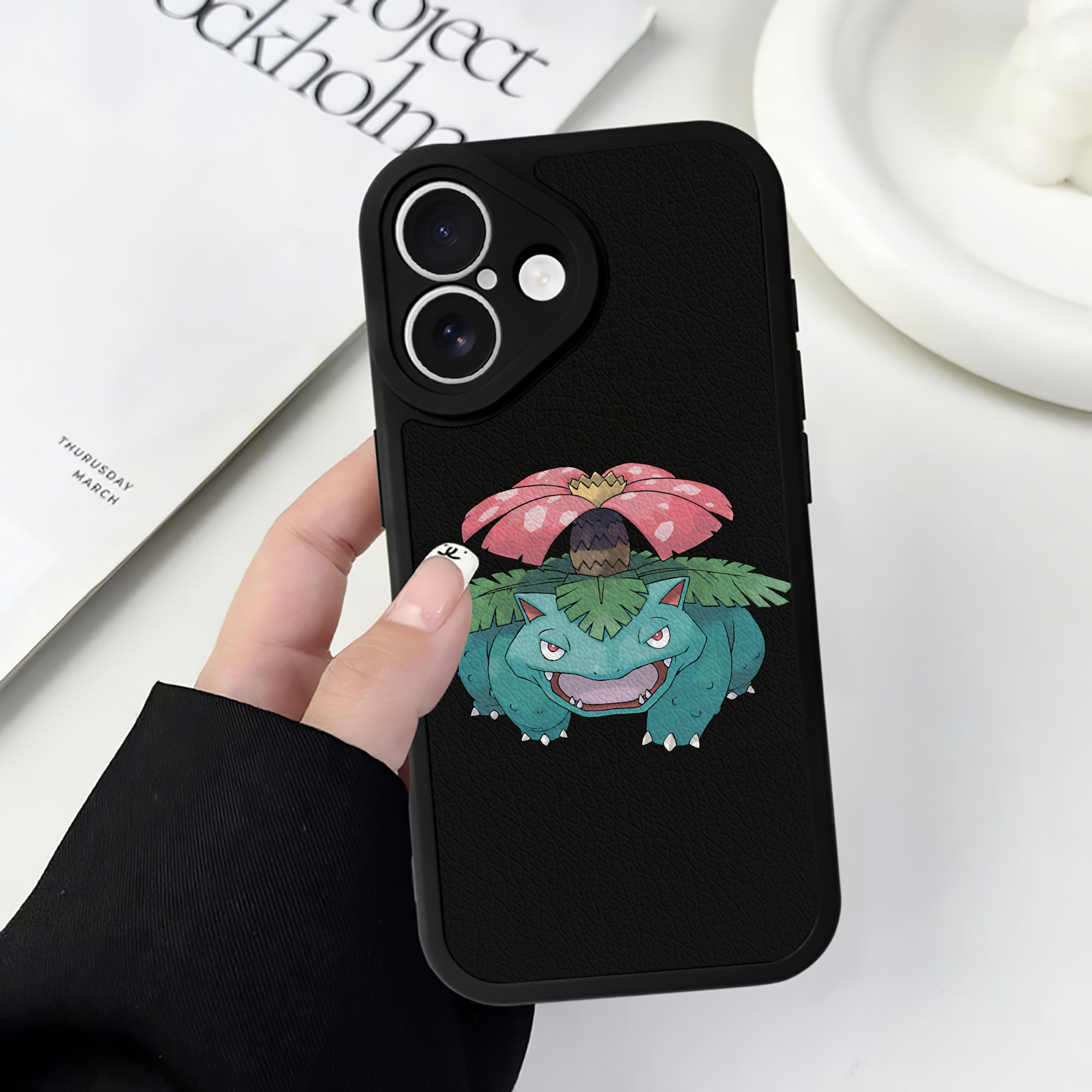 （画像用） ポケットモンスター Pokémon 【iPhone 16シリーズ対応】シリコンスマホケース（レザー調） 材質：シリコン